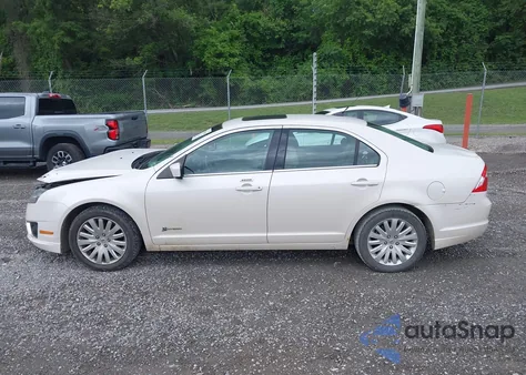 2010 Ford Fusion Hybrid z USA, uszkodzony, nr VIN 3FADP0L30AR200029